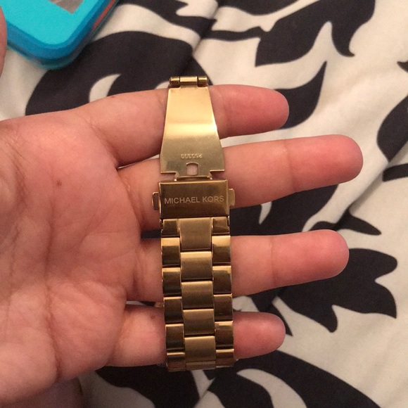 Gently worn Michael Kors good watch with pink face - Picture 2 of 5